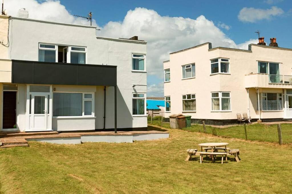 Beachfront Apartment - Ground Floor Apartment With Sea Views, Next To The Beach, Bridlington, North Yorkshire Bessingby Екстер'єр фото