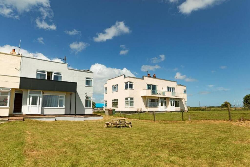 Beachfront Apartment - Ground Floor Apartment With Sea Views, Next To The Beach, Bridlington, North Yorkshire Bessingby Екстер'єр фото